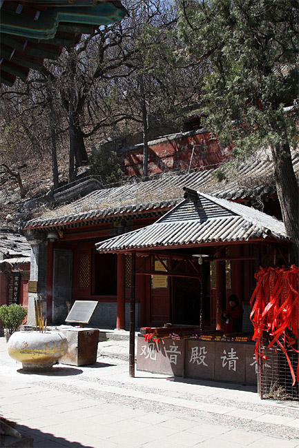 Пекин, Парк Бадачу, Пещера Драгоценной Жемчужины, Зал Гуаньинь (Beijing, Badachu Park, Cave of Precious Pearl, Guanyin Hall)