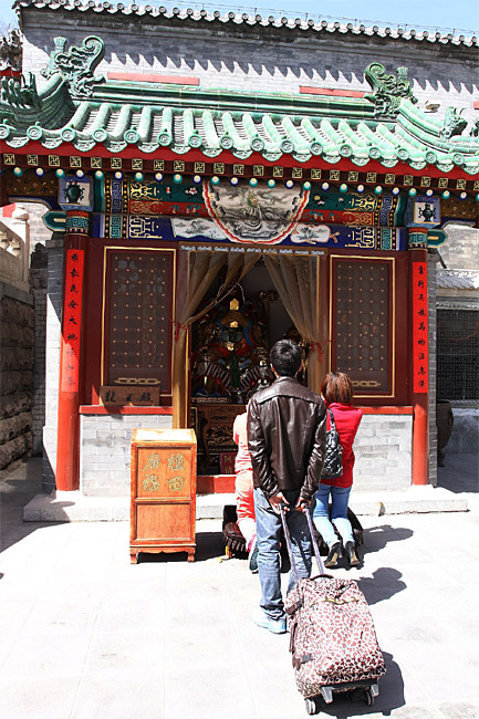 Пекин, Парк Бадачу, Храм Небесного Света (Beijing, Badachu Park, Temple of Divine Light)