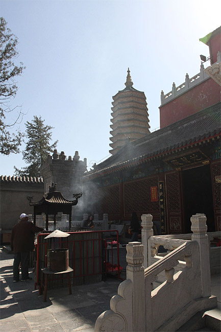 Пекин, Парк Бадачу, Храм Небесного Света (Beijing, Badachu Park, Temple of Divine Light)