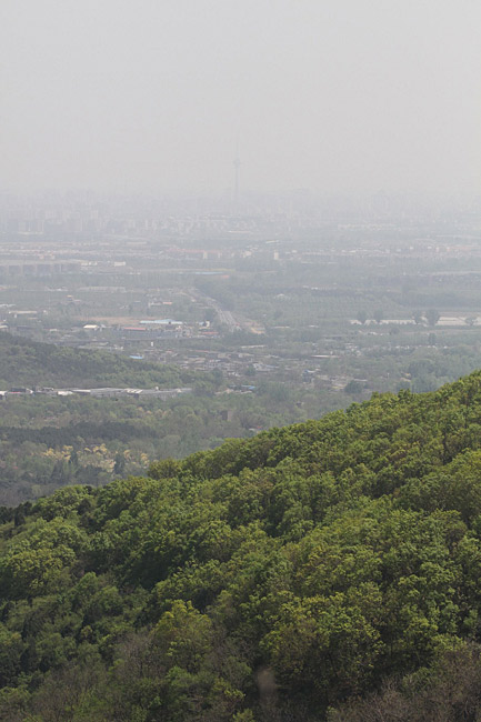 Пекин, Ботанический Сад, Вишневая Долина, Вид на Пекин (в дымке) (Beijing, Beijing Botanical Garden, Cherry Valley, A view of Beijing)