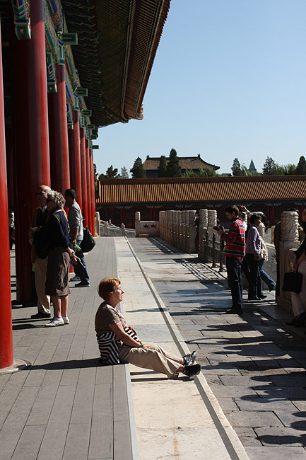 Пекин, Экскурсия по Запретному Городу, У Ворот Высшей Гармонии (Beijing, Forbidden City, Near the Gate of Supreme Harmony)
