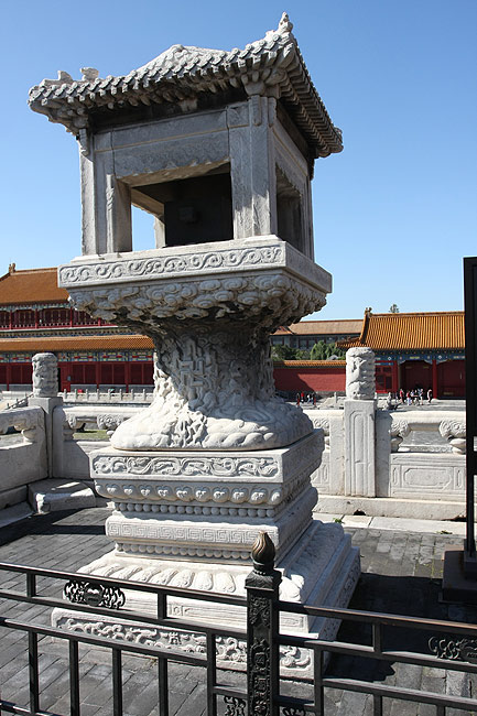 Пекин, Экскурсия по Запретному Городу, Мера Зерна у Зала Высшей Гармонии (Beijing, Forbidden City, Grain Measure near the Hall of Supreme Harmony)