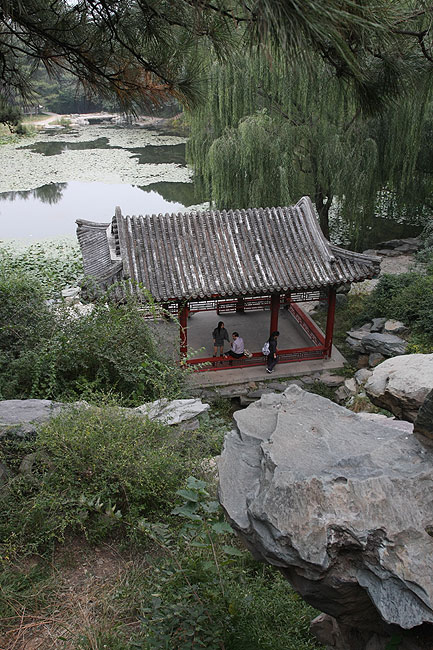 Пекин, Парк Ароматных Холмов, Озеро Спокойствия и Прозрачности (Beijing, Fragrant Hills Park, Tranquil and Transparent Lake)
