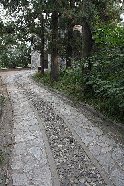 Пекин, Парк Ароматных Холмов, По дороге к Храму Красного Свечения (Beijing, Fragrant Hills Park, On the way to the Temple of Red Glow)