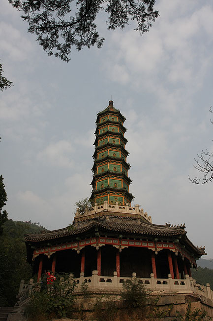 Пекин, Парк Ароматных Холмов, Пагода Долголетия (Beijing, Fragrant Hills Park, Liuli Wanshouta Pagoda)