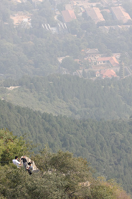 Пекин, Парк Ароматных Холмов, Вид с вершины Ароматных Холмов (Beijing, Fragrant Hills Park, A view from the top of the Fragrant Hills)