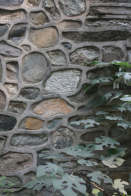 Пекин, Парк Ароматных Холмов, Рядом с Пещерой, Обращенной к Солнцу (Beijing, Fragrant Hills Park, Near the Sun Facing Cave)