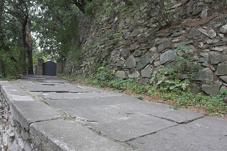 Пекин, Парк Ароматных Холмов, Дорога к Храму Красного Свечения (Beijing, Fragrant Hills Park, The way to the Temple of Red Glow)