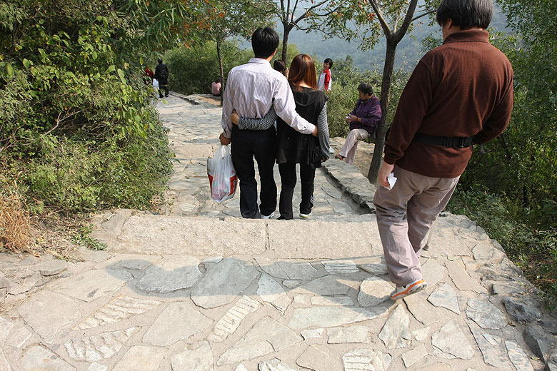 Пекин, Парк Ароматных Холмов, Спуск с Ароматных Холмов (Beijing, Fragrant Hills Park, Descent from the  Fragrant Hills)