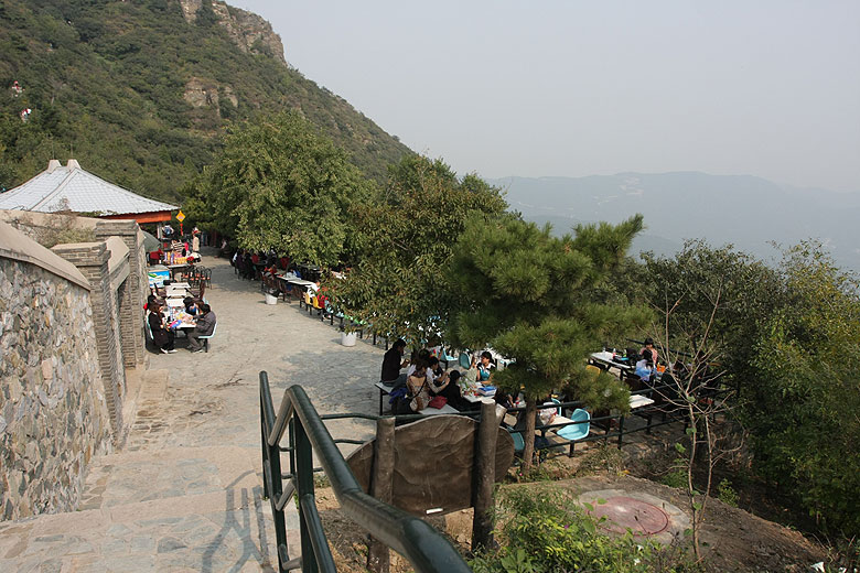 Пекин, Парк Ароматных Холмов, Рядом с Воротами Итай (Beijing, Fragrant Hills Park, Near the Itai Gate)