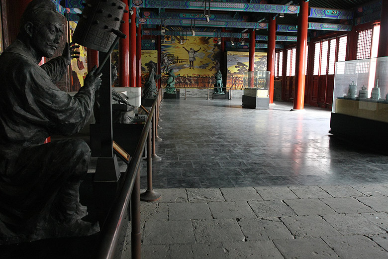 Пекин, Экскурсия по Храму Неба, Зал Выдающегося Защитника (Beijing, Temple of Heaven, Xianyoudian Hall)