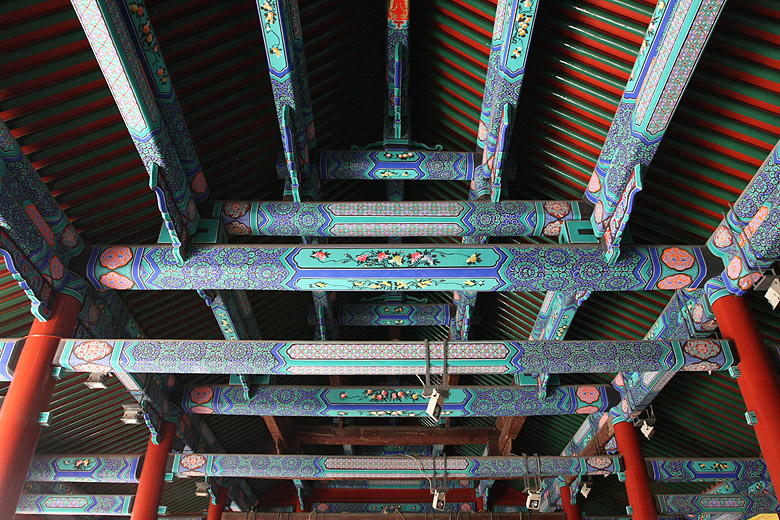 Пекин, Экскурсия по Храму Неба, Крыша в Зале Выдающегося Защитника (Beijing, Temple of Heaven, The roof of the Xianyoudian Hall)