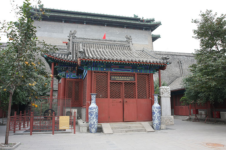 Пекин, Район Шичахай, Ворота Дэшэнмэнь, Храм при воротах (Beijing, Shichahai, Deshengmen Gate, Temple in the gate)