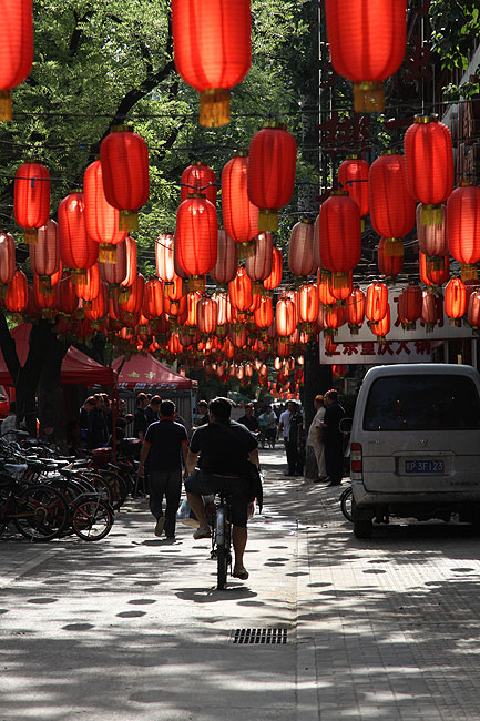 Пекин, Улица ресторанов Дунчжимэнэй Дацзе (Beijing, Dongzhimenei Dajie)