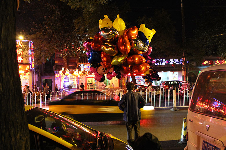 Пекин, Улица ресторанов Дунчжимэнэй Дацзе (Beijing, Dongzhimenei Dajie)