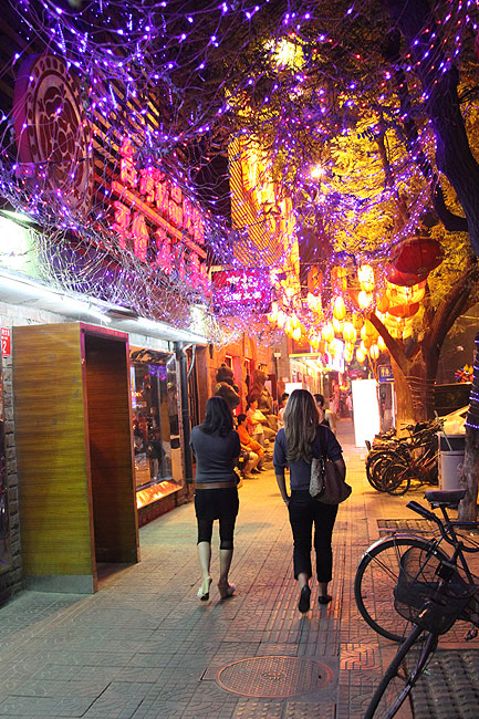Пекин, Улица ресторанов Дунчжимэнэй Дацзе (Beijing, Dongzhimenei Dajie)