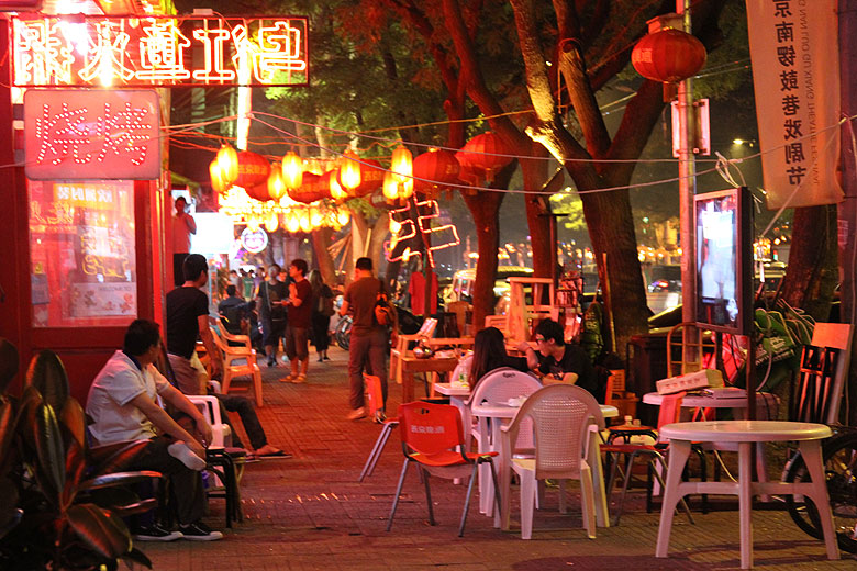 Пекин, Улица ресторанов Дунчжимэнэй Дацзе (Beijing, Dongzhimenei Dajie)