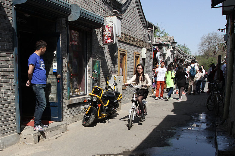 Пекин, Район Шичахай, Улица Наньлогу, Хутун Шацзин (Beijing, Shichahai, Nanluogu Xiang, Shajing Hutong)