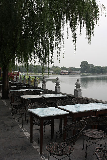 Пекин, Район Шичахай, Вокруг озера Цяньхай, Улица Цяньхай Сиянь (Beijing, Around Qianhai Lake, Qianhai Xiyan)
