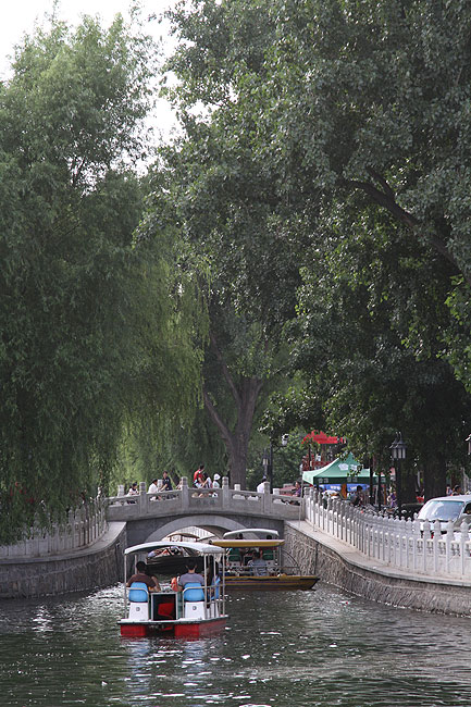 Пекин, Район Шичахай, Вокруг озера Цяньхай, Мост Иньдин (Beijing, Around Qianhai Lake, Yinding Qiao Bridge)