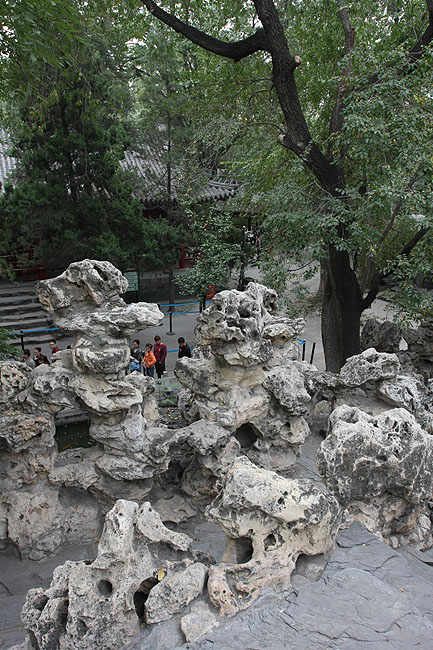 Пекин, Особняк Принца Гуна, Вид со Скалы Нефритовых Капель (Beijing, Prince Gong's Mansion, A view from the Dripping Green Rockery)