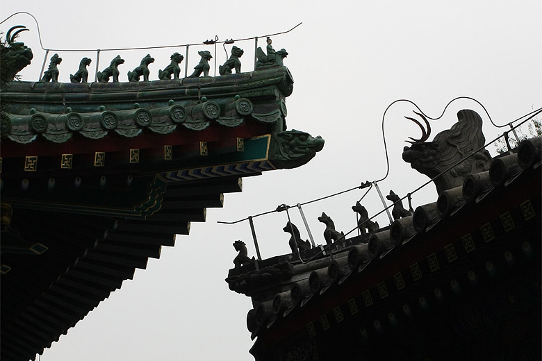 Пекин, Особняк Принца Гуна, Сказочные бестии на крышах залов особняка (Beijing, Prince Gong's Mansion, Fairy beasts on the roofs of the mansion)