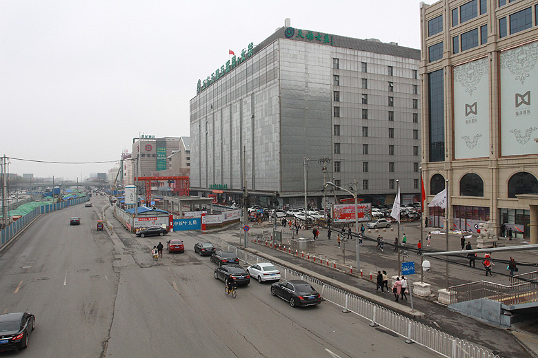 Пекин, Магазины одежды станции Dahongmen, Dahongmen Tianya Building Clothing Wholesale Market (Beijing, Clothes shops of the Dahongmen Station)