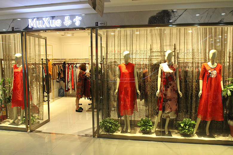Пекин, Магазины одежды станции Dahongmen, Dahongmen Tianya Building Clothing Wholesale Market (Beijing, Clothes shops of the Dahongmen Station)