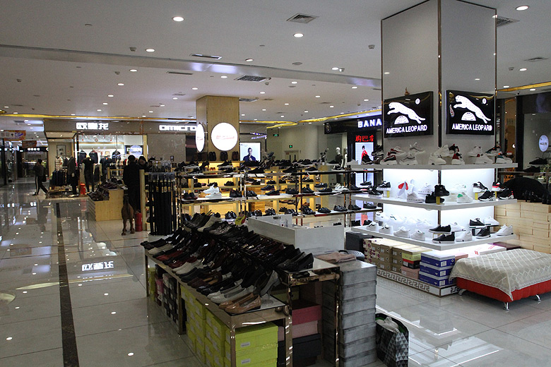 Пекин, Магазины одежды станции Dahongmen, Dahongmen Fuhai International Building (Beijing, Clothes shops of the Dahongmen Station)