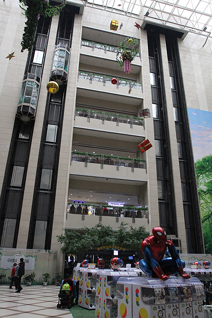 Пекин, Магазины одежды станции Dahongmen, Bairong World Trade Center (Beijing, Clothes shops of the Dahongmen Station)