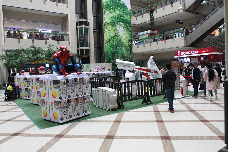 Пекин, Магазины одежды станции Dahongmen, Bairong World Trade Center (Beijing, Clothes shops of the Dahongmen Station)
