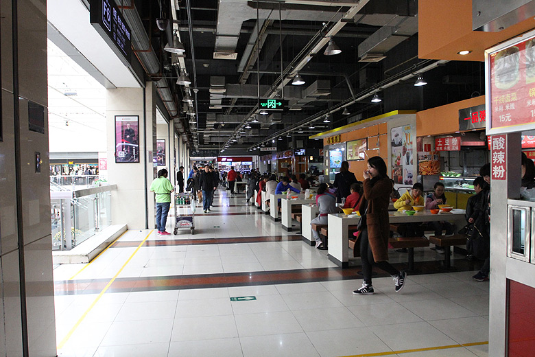 Пекин, Магазины одежды станции Dahongmen, Bairong World Trade Center (Beijing, Clothes shops of the Dahongmen Station)