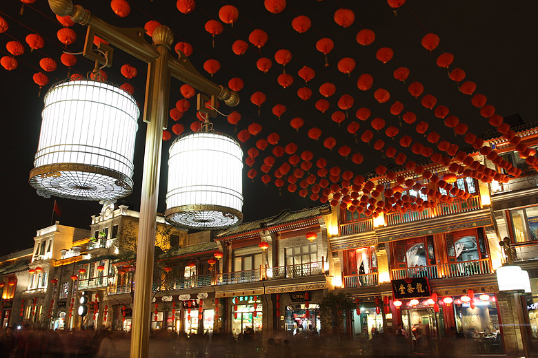 Пекин, Торговые улицы Цяньмэнь и Дачжалань, Улица Цяньмэнь (Beijing, Shopping streets Qianmen Dajie and Dazhalan Jie, Qianmen Dajie)