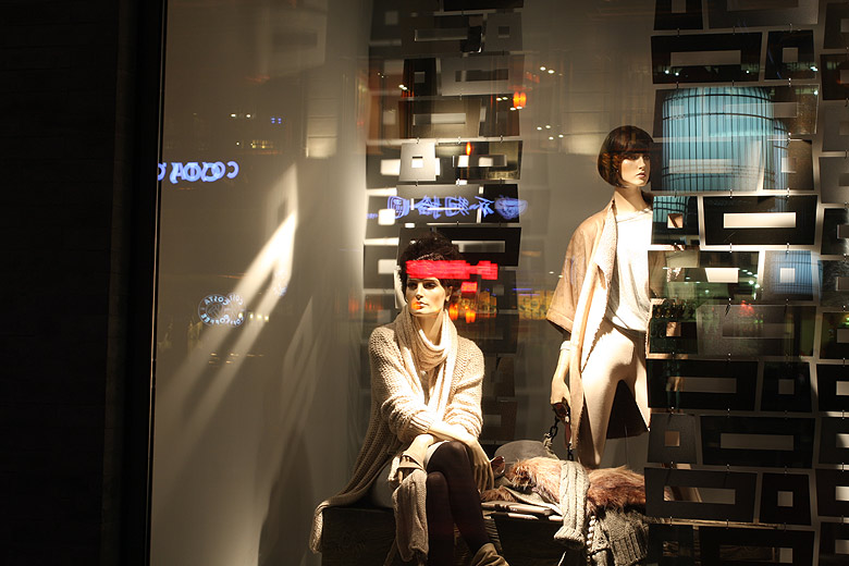 Пекин, Торговые улицы Цяньмэнь и Дачжалань, Витрина магазина (Beijing, Shopping streets Qianmen Dajie and Dazhalan Jie, A shop)
