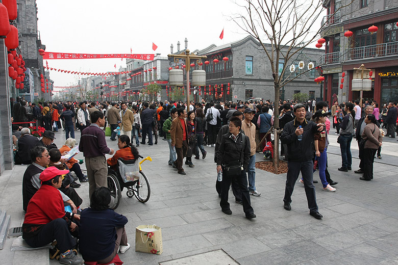 Пекин, Торговые улицы Цяньмэнь и Дачжалань, Улица Цяньмэнь (Beijing, Shopping streets Qianmen Dajie and Dazhalan Jie, Qianmen Dajie)