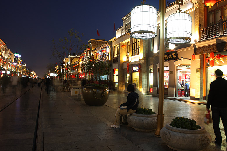 Пекин, Торговые улицы Цяньмэнь и Дачжалань, Улица Цяньмэнь (Beijing, Shopping streets Qianmen Dajie and Dazhalan Jie, Qianmen Dajie)