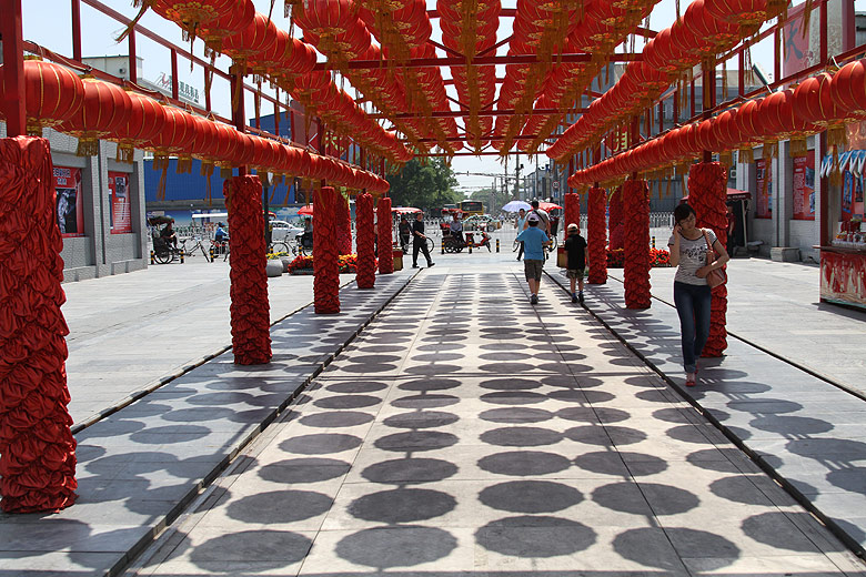 Пекин, Торговые улицы Цяньмэнь и Дачжалань, Улица Цяньмэнь (Beijing, Shopping streets Qianmen Dajie and Dazhalan Jie, Qianmen Dajie)