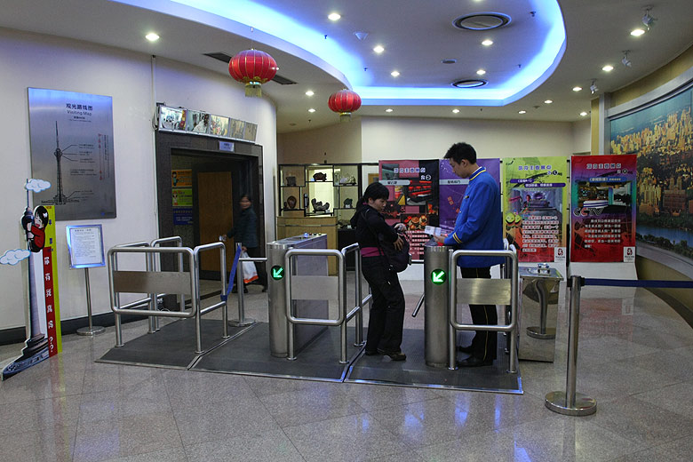 Пекин, Пекинская телебашня, Проход к лифту на башню (Beijing, China Central Television Tower, A way to the elevator to the tower)