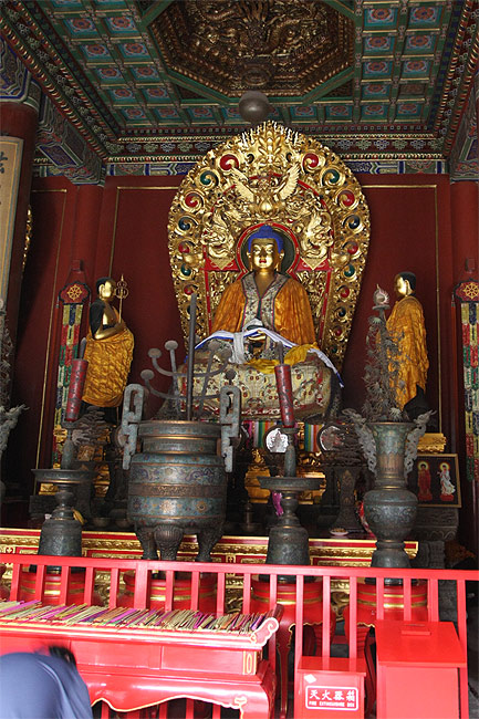 Пекин, Храм Юнхэгун, Шакьямуни - Будда Настоящего (Beijing, Yonghegong Lama Temple, Sakyamuni is the Buddha of Present)