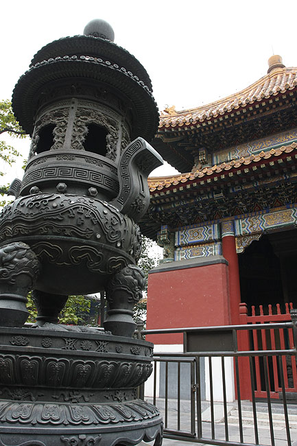 Пекин, Храм Юнхэгун, Бронзовый Жертвенник (Beijing, Yonghegong Lama Temple, Bronze incense burner)