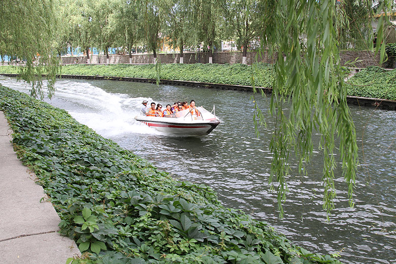 Пекин, Пекинский Зоопарк, Скоростные катера (Beijing, Beijing Zoo, Highspeed boat)